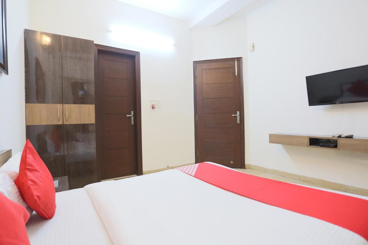 Oyo 60966 Balaji Upvan Hotel Kāsandra Szoba fotó